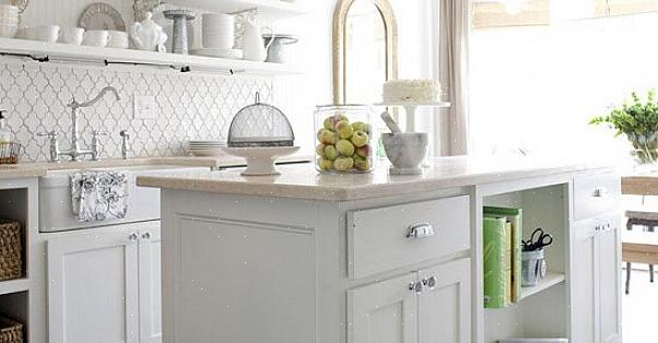 Et annet stikkontaktalternativ er stikkontakten Strømstripen kan installeres på toppskinnen på sidepanelet