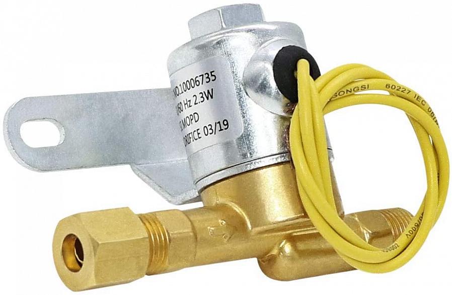 Det første trinnet i å bytte ut luftfukter-solenoiden er å slå av vannforsyningen til magnetventilen