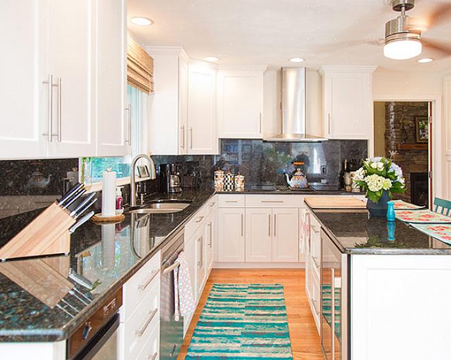 Laminatmaterialer er den mest kostnadseffektive måten å lage et backsplash på ark