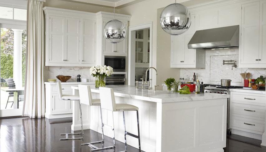 På kjøkkenet kan disse være av tre typer - innfelte armaturer