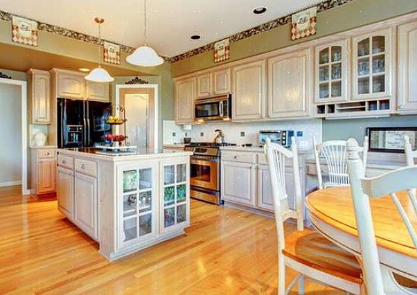 Ulempen med linoleum kjøkkengulv er at dette materialet er utsatt for skade hvis det er nedsenket i vann