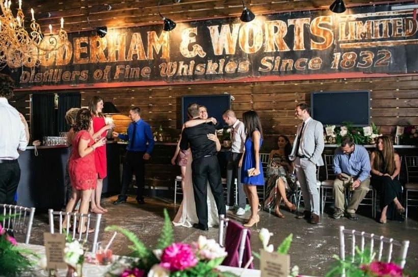 Å få bryllupsgjester til å svare på tiden