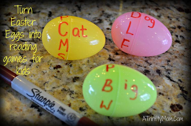 Og et påskeegg av plast blir plassert i midten