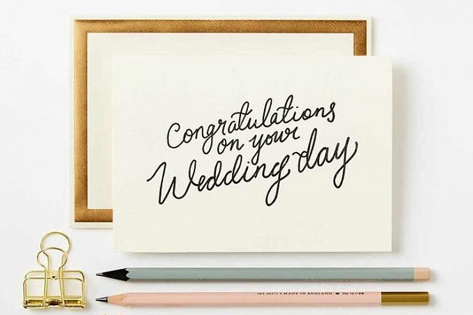 Her er noen bryllupskortmeldinger du kanskje vil skrive når et familiemedlem gifter seg