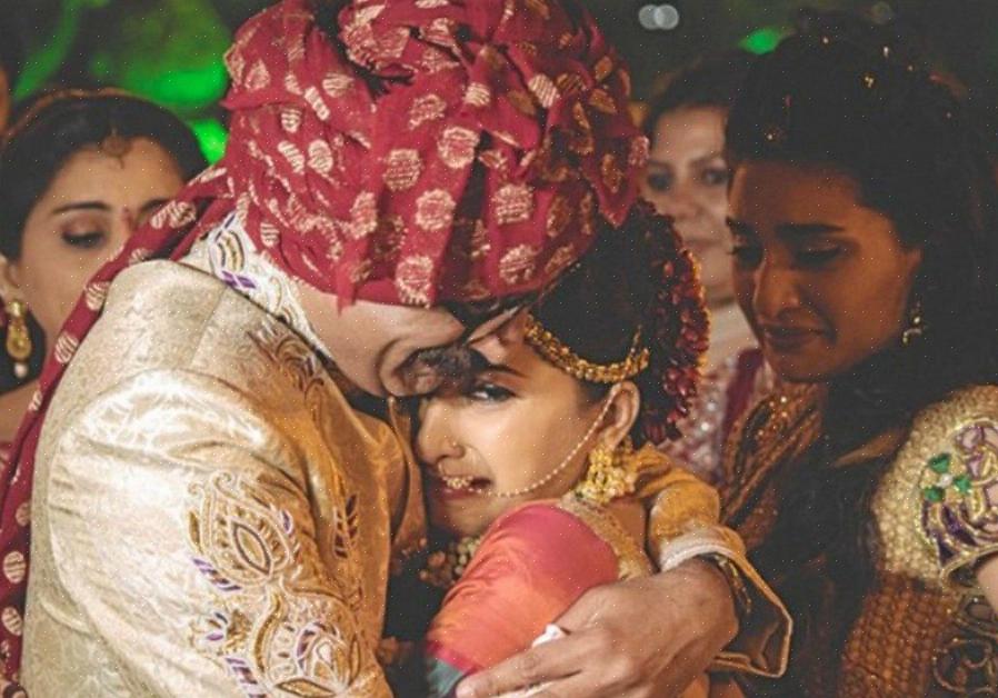 Datteren din har ikke bare foreldrene sine til å håndtere gjennom prosessen