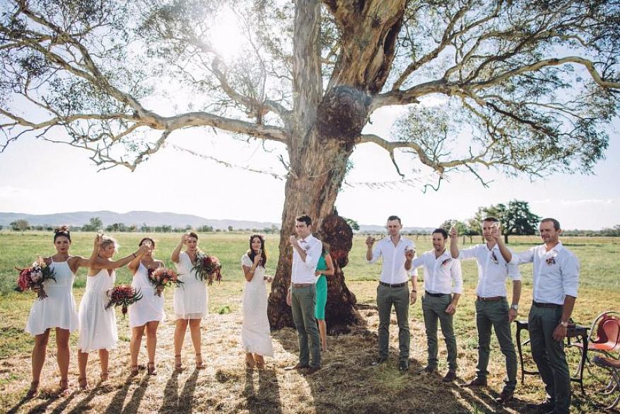 Jeg vet (faren til brudgommen) var så glad for å se (brudgommen) finne kjærligheten han har med (bruden)