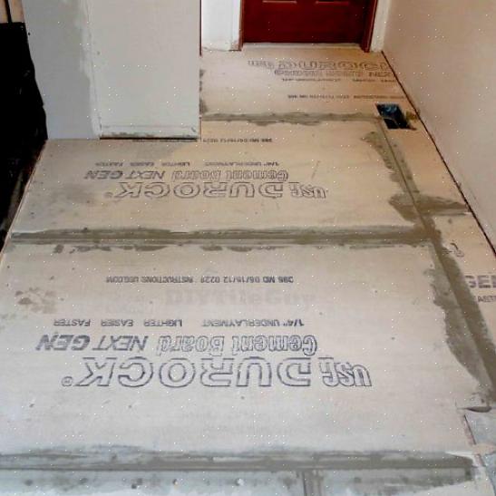 Et 3 x 5 panel med 0,60 cm sementplate veier omtrent 14 kg