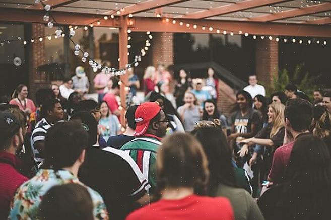 Dann en Block Party Committee bestående av flere husholdninger