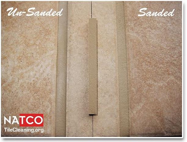 Slipt fugemasse er billigere enn usandet fugemasse siden sand er et billigere fyllstoff enn polymerene