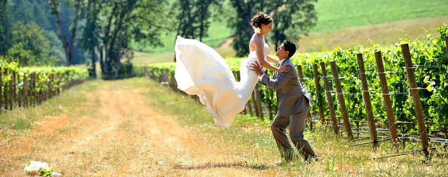 Å søke om ekteskapslisens i Oregon krever at du går til det lokale fylkeskontoret