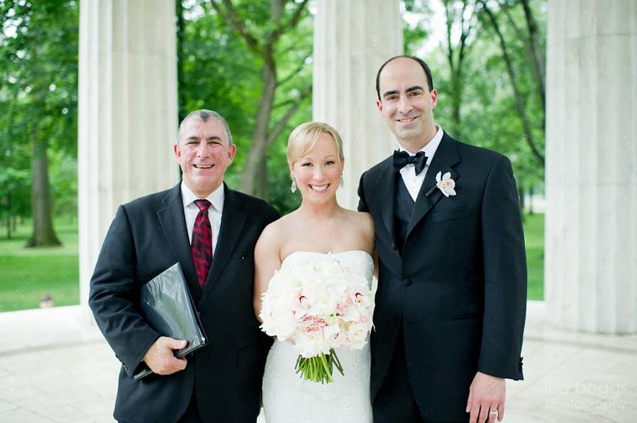 I Virginia trenger du ikke en blodprøve eller noen annen test for å søke om ekteskapslisens