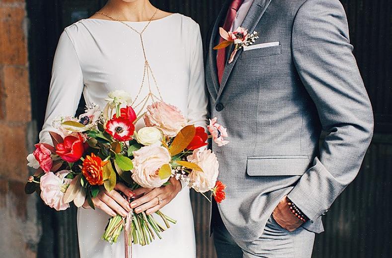 I motsetning til et tradisjonelt bryllup forventes det vanligvis ikke gaver