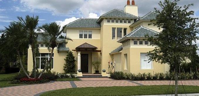 Påfør et brunt strøk etter skrapelakken for å gi en glatt overflate for den påfølgende stukkaturen