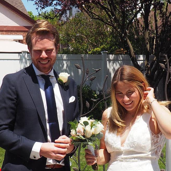 Du trenger ikke å være bosatt i Sverige for å gifte deg der