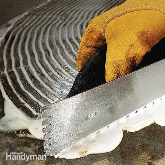 Hvordan fjerne oljeflekker med konsentrert såpe