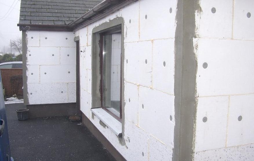 Isolasjonsmaling erstatter ikke et godt tykt lag med R-19 glassfiber mellom veggene