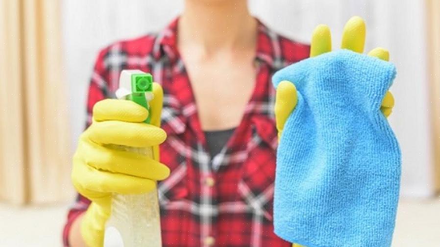 Tilsett essensielle oljer og merk flasken på nytt