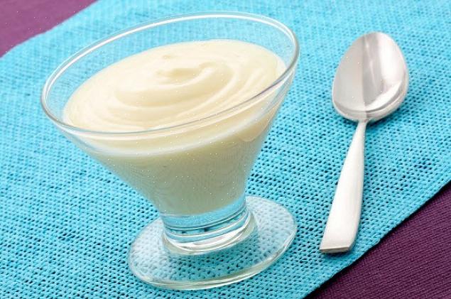 Og gni det flekkete området forsiktig hvert 3-5