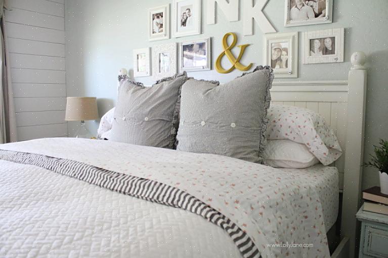 Paisley eller ikat mønster som utfyller fargen på det ensfargede teppet