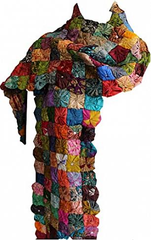 Spred skjerfet på et tungt rent hvitt håndkle