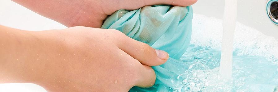 En natronpasta kan være nyttig for å forvise svetteflekker