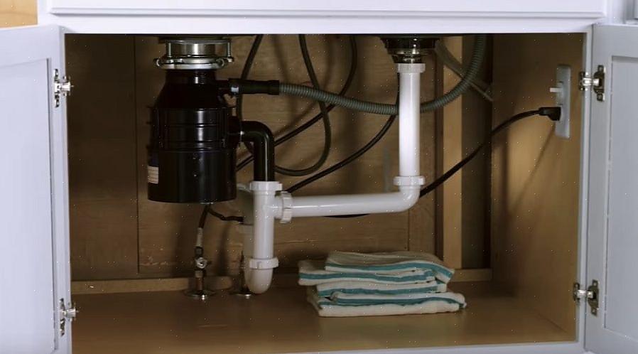 En lekkasje i det aller øverste området av søppelhåndtering kan være søppelhåndteringsflensen som går