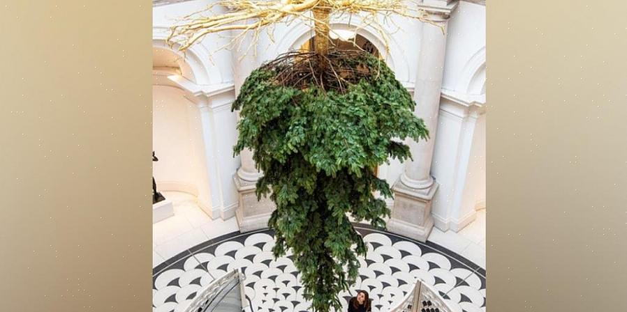 Og noen synes et opp-ned juletre er respektløst eller hellig