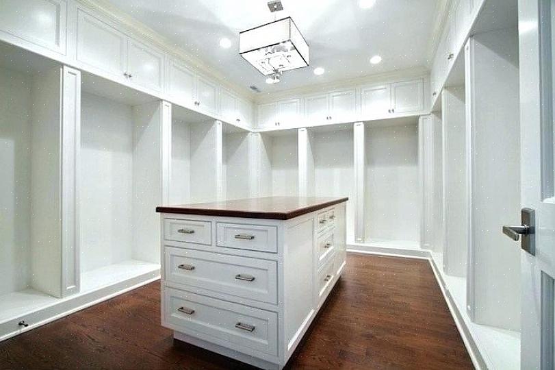 Koden inneholder svært spesifikke krav til hvilke typer lysarmaturer som er tillatt i skap