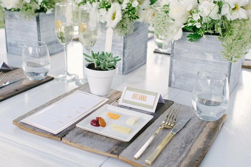 Disse billige bryllupsdekorasjonsideene kan hjelpe deg med å planlegge et vakkert bryllup