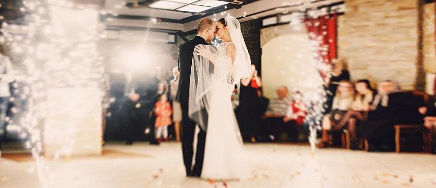 I stedet velger du en moderne far-datter-dansesang som ikke har eksistert lenge nok til å bli overspilt