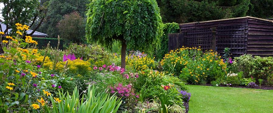 Nyter fremdeles lyden av vann i bevegelse i hagen sin