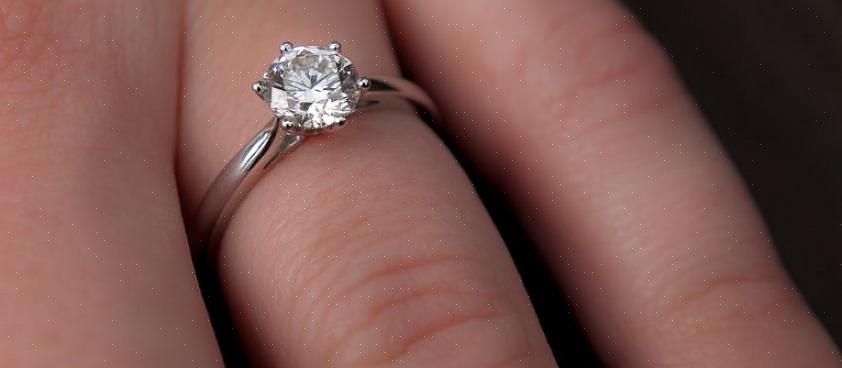 Ignorer alle som forteller deg at du må bruke tre måneders lønn på en forlovelsesring