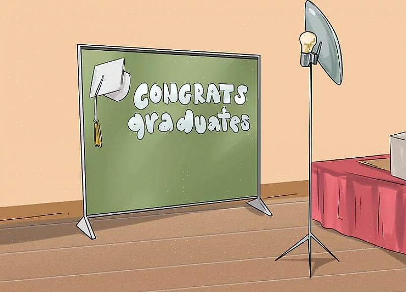 Send en "lagre dato" e-post eller merknad omtrent to til tre måneder før uteksaminering