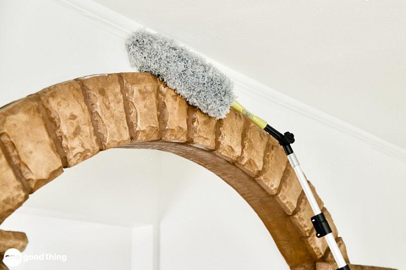 Bruk vakuumbeleggbørstefeste for å støvsuge bort støv