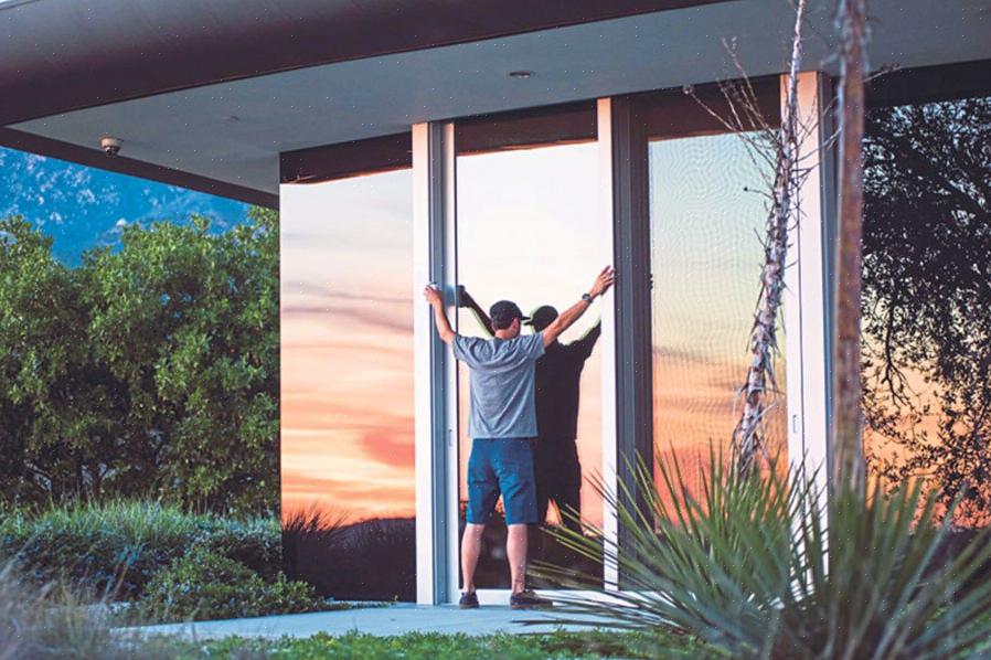 Heldekkende glassdører i glass kan presentere en feng shui-utfordring for både et hjem