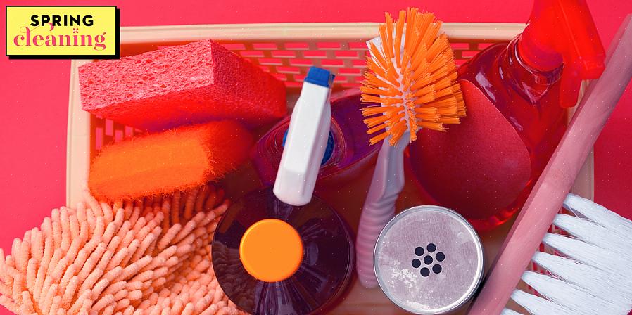 Fukt de mugne områdene med vanlig vann