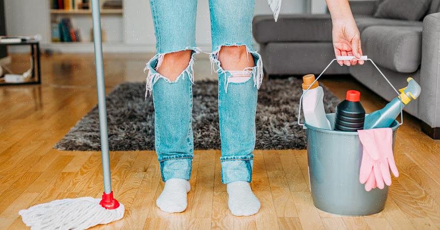 Blekemiddelløsningen vil forårsake fargetap på alle typer stoffer