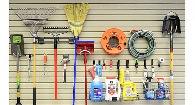 Systemet ditt kan være så enkelt som et oppbevaringsstativ i plast med søpler eller et fullstendig