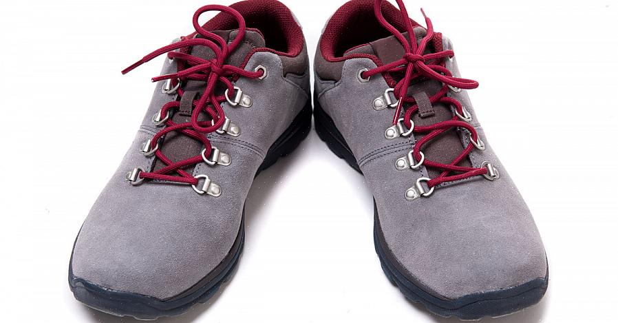 Tørk deretter flekken med den fuktede kluten