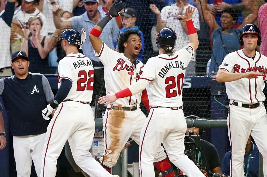 De fleste baseballuniformer er laget av kraftig polyesterstrikk eller mesh