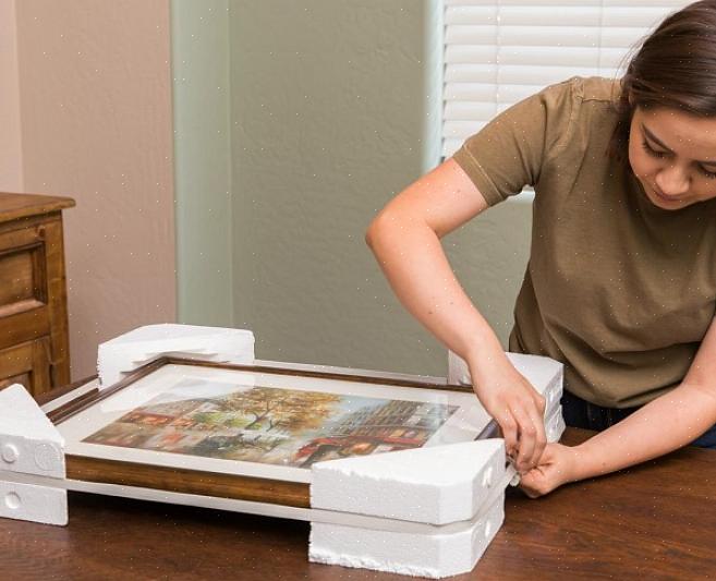 Legger den på en kjøretøy i bevegelse