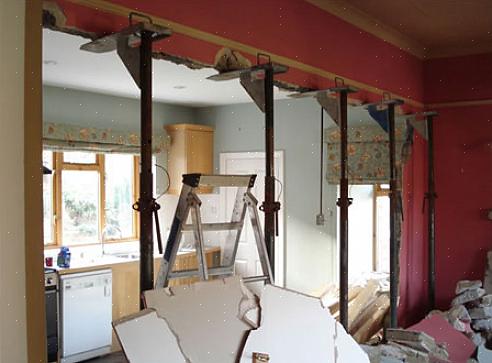 De første knastene skal kuttes ca 1,30 cm lenger enn den vertikale avstanden mellom bjelken