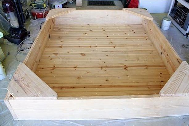 Kan fylles på senere med matjord for å bli en hevet hageseng