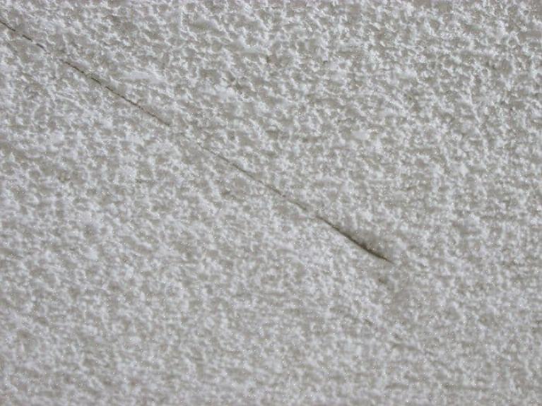 Påfør et nytt lag med skjøtemasse med en 25 cm tapekniv