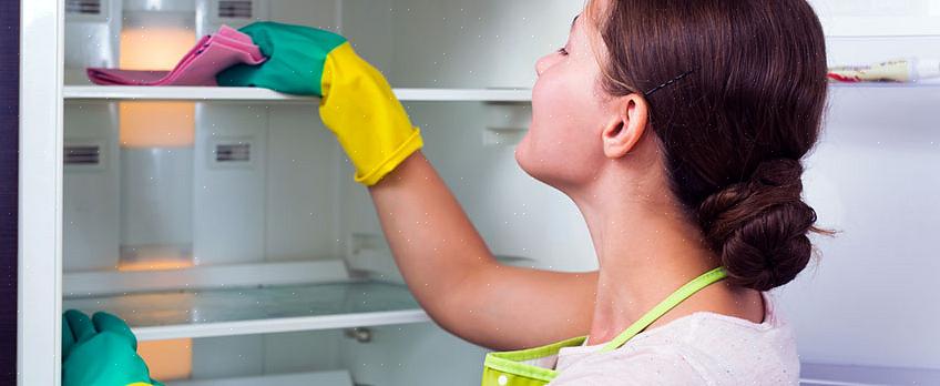 Kjør en vaskesyklus med varmt vann med en ekstra skyllesyklus