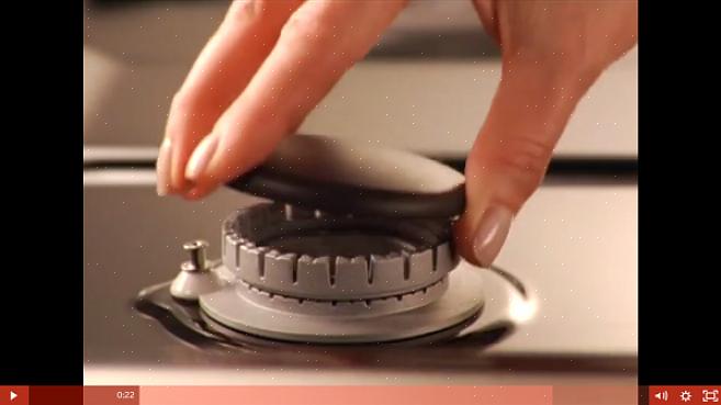 Det er en viss variasjon i hvordan produsenter anbefaler å rense brennerhodene på en gasskomfyr