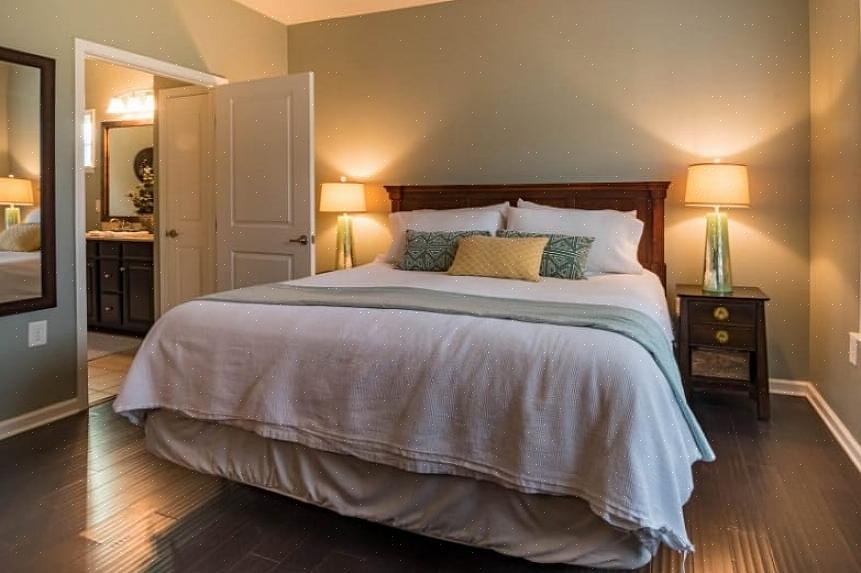 Standard king-size-senger eller østlige king-size-senger er omtrent 16 "bredere enn en queen size-seng