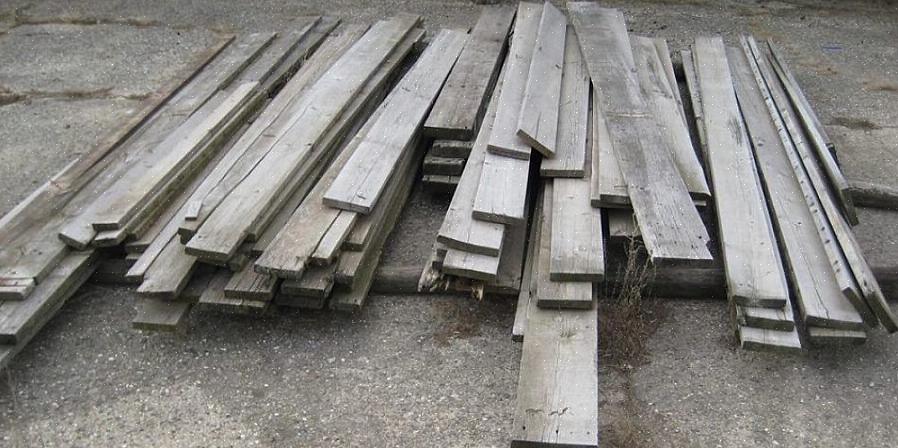 Mekanisk aldring av tre med enheter som spiker