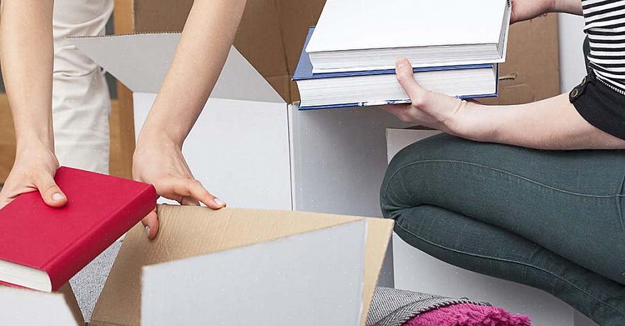 Bruk igjen en tørr vulkanisert gummisvamp (sotsvamp) for å rense de flekkete muggsporene