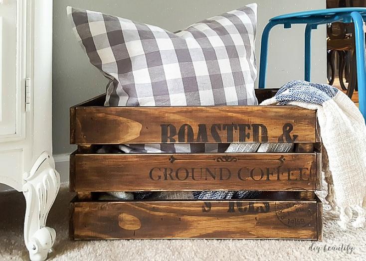 Du kan imidlertid bruke hvilken som helst type trebeis eller mørk maling for lignende resultater